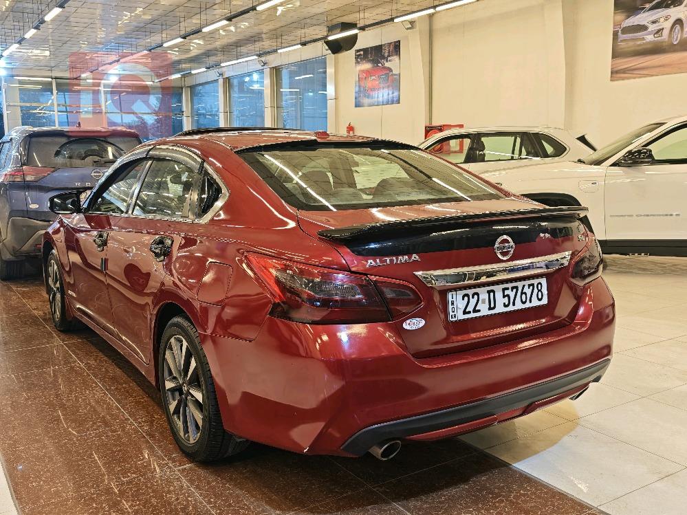 نيسان ألتيما